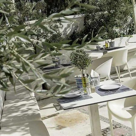 28 Hotel Kamari (Santorini)