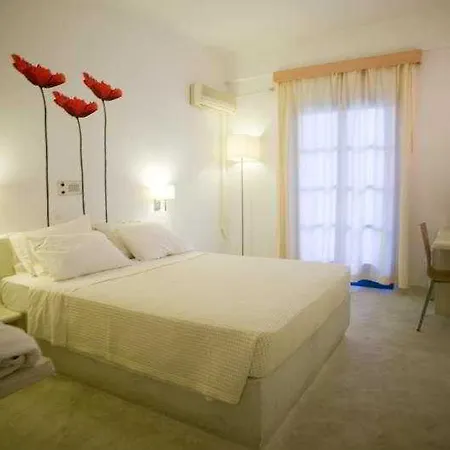 28 3* Kamari (Santorini)